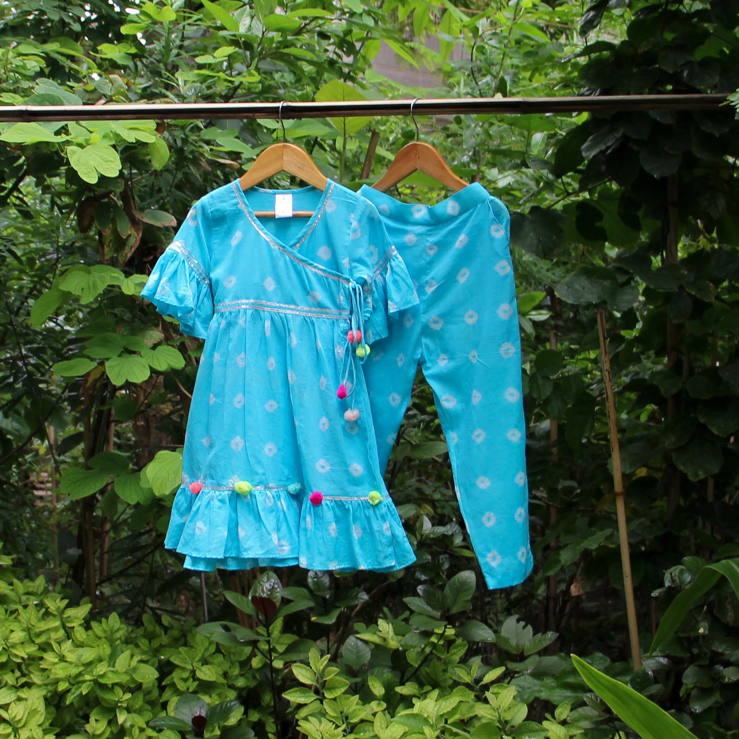 Blue Bandhani Pom Pom Set
