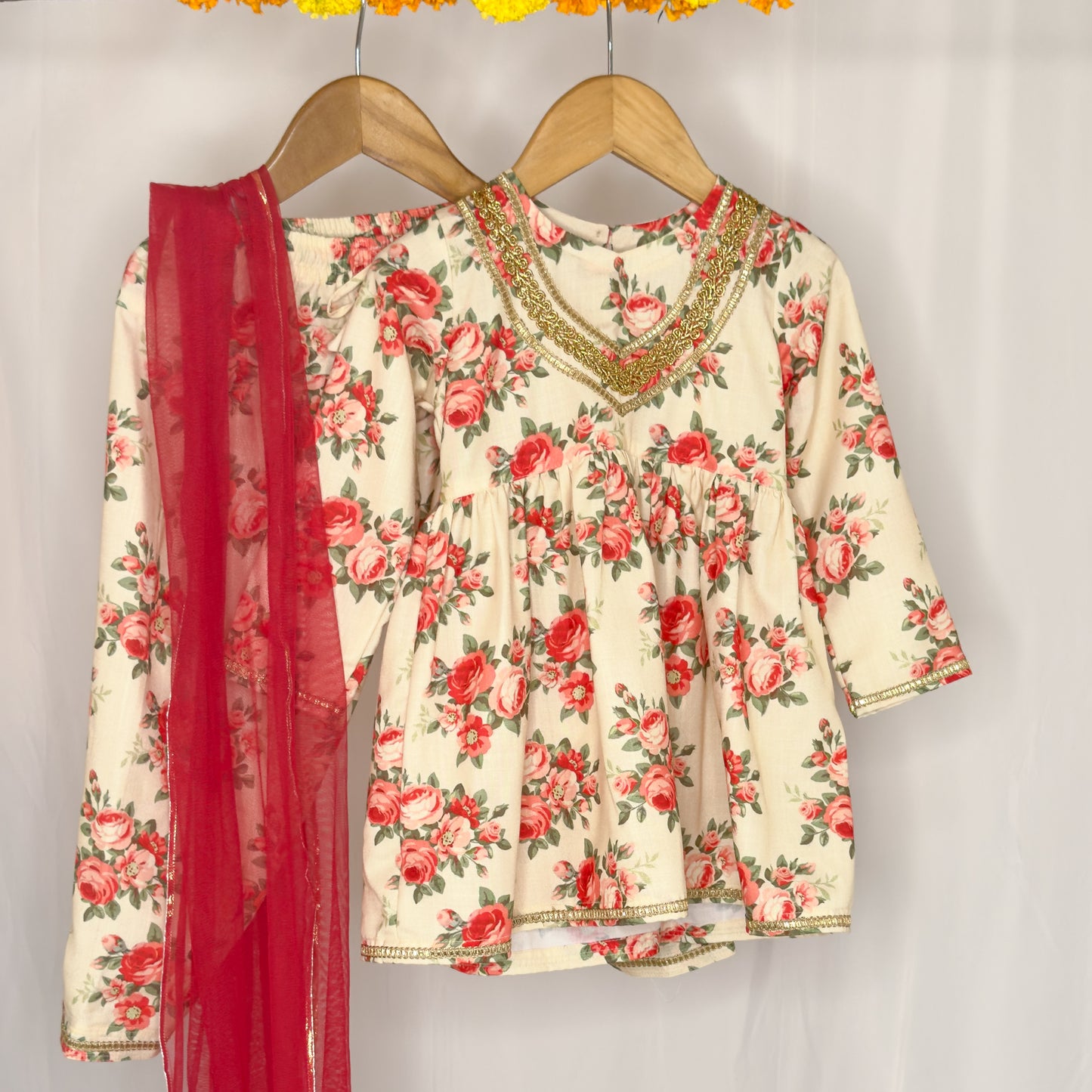 Suhani- off white floral print salwar kurta set